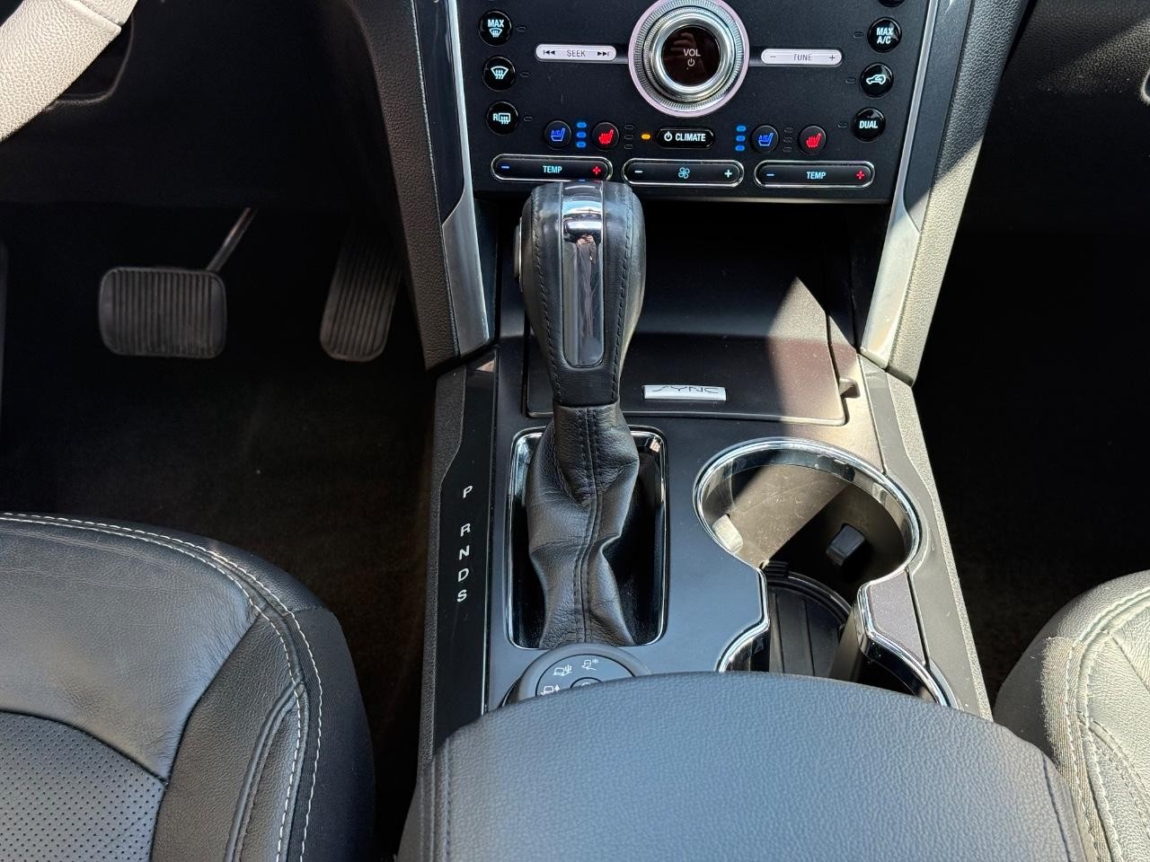 Ford Explorer Vehicle Image 13