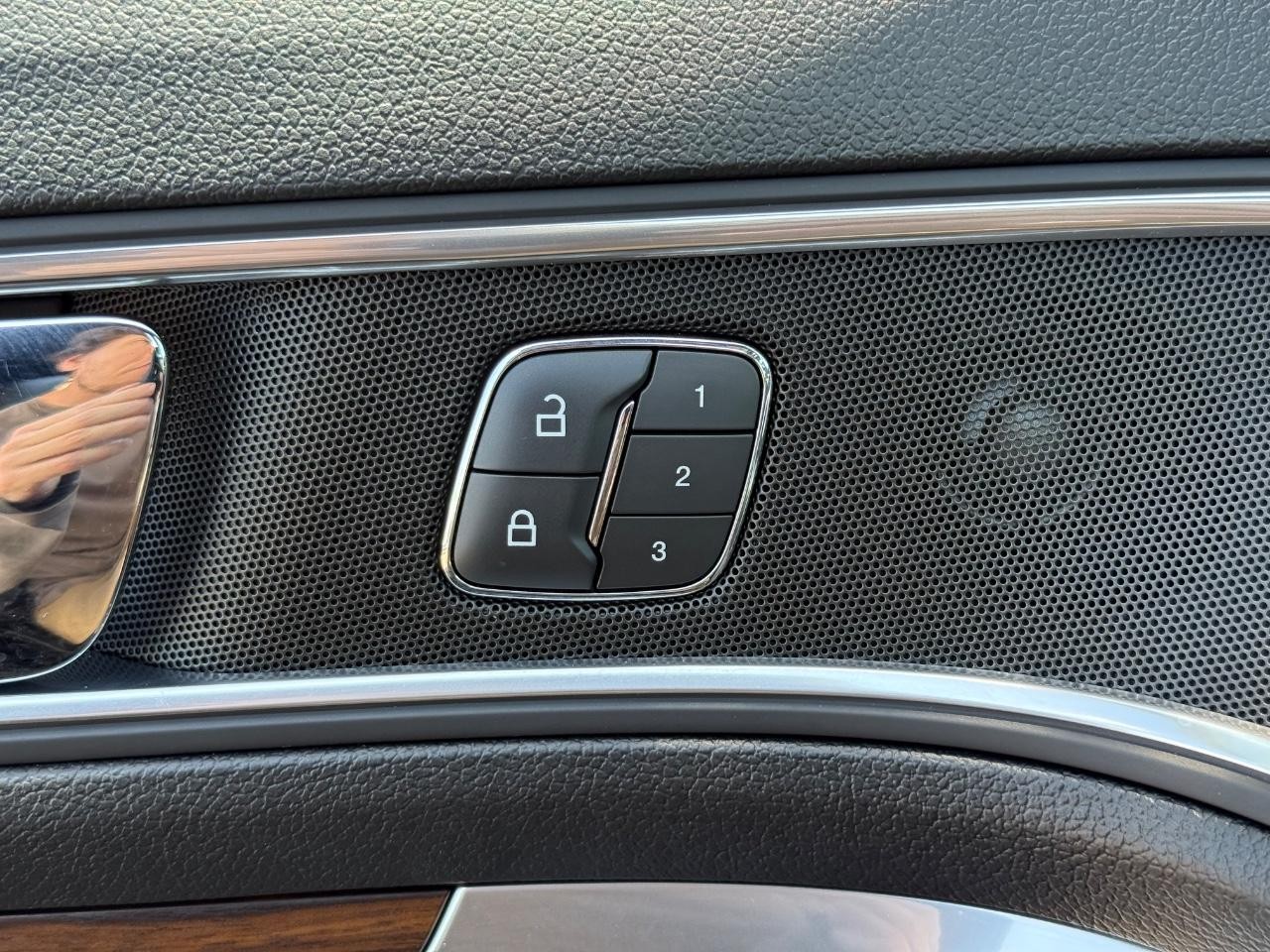 Ford Explorer Vehicle Image 16