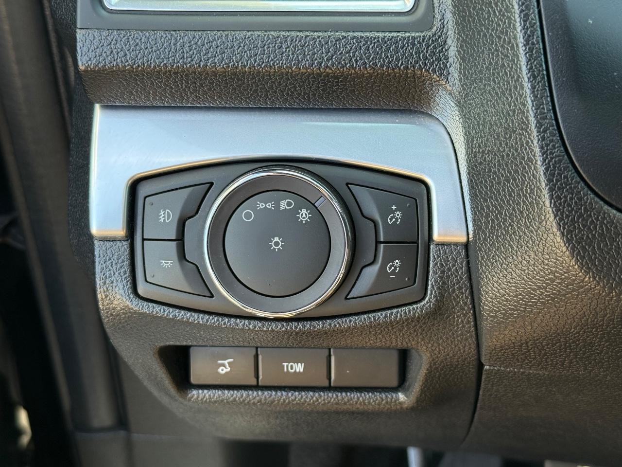 Ford Explorer Vehicle Image 17