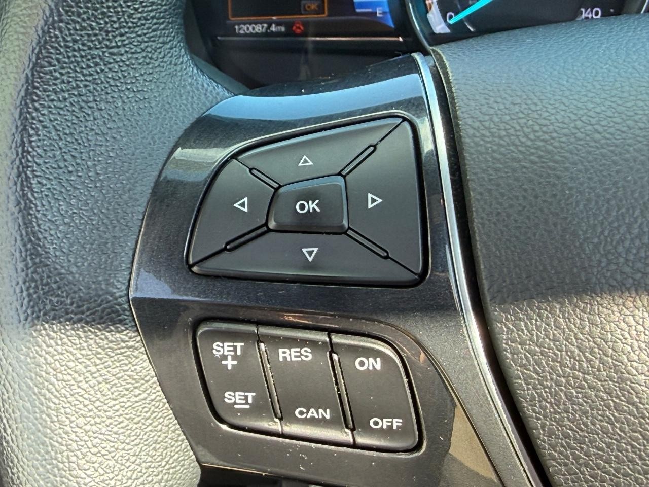 Ford Explorer Vehicle Image 18