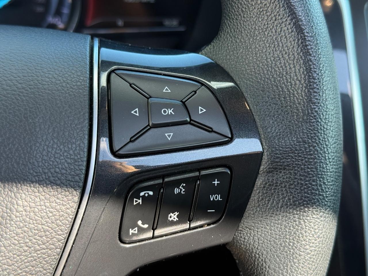 Ford Explorer Vehicle Image 19