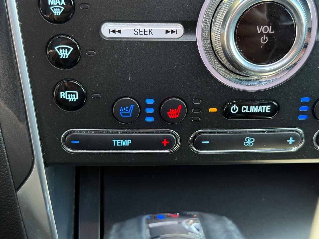 Ford Explorer Vehicle Image 22