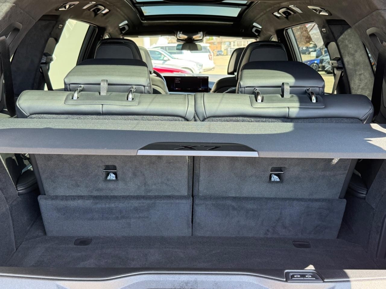 BMW X7 Vehicle Image 03