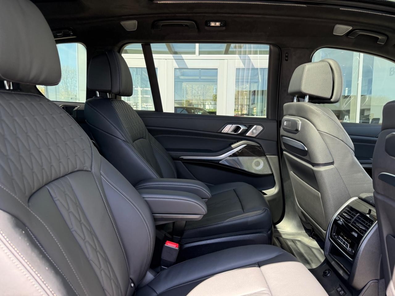 BMW X7 Vehicle Image 08