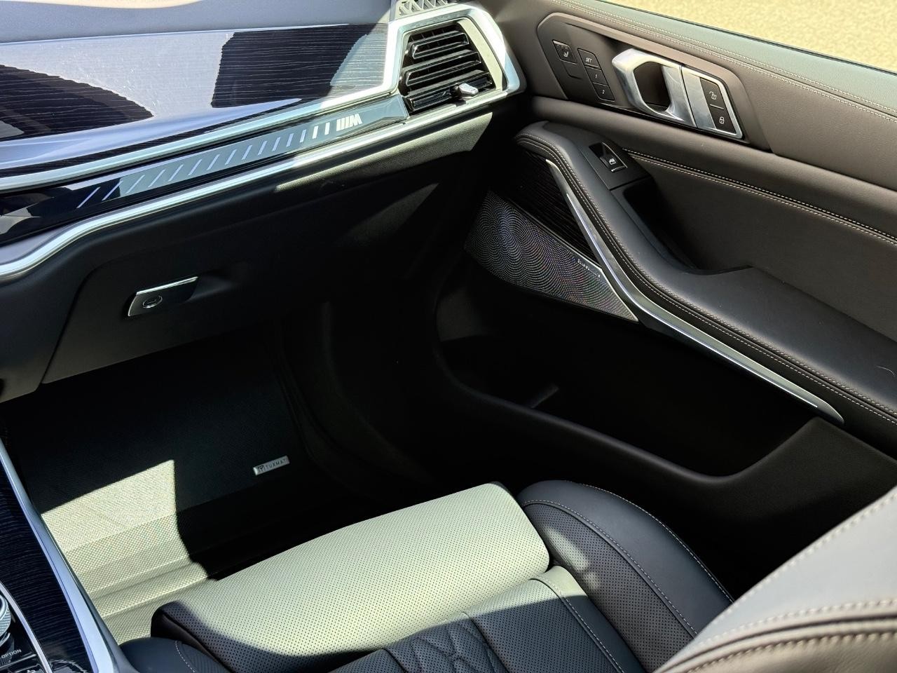 BMW X7 Vehicle Image 15
