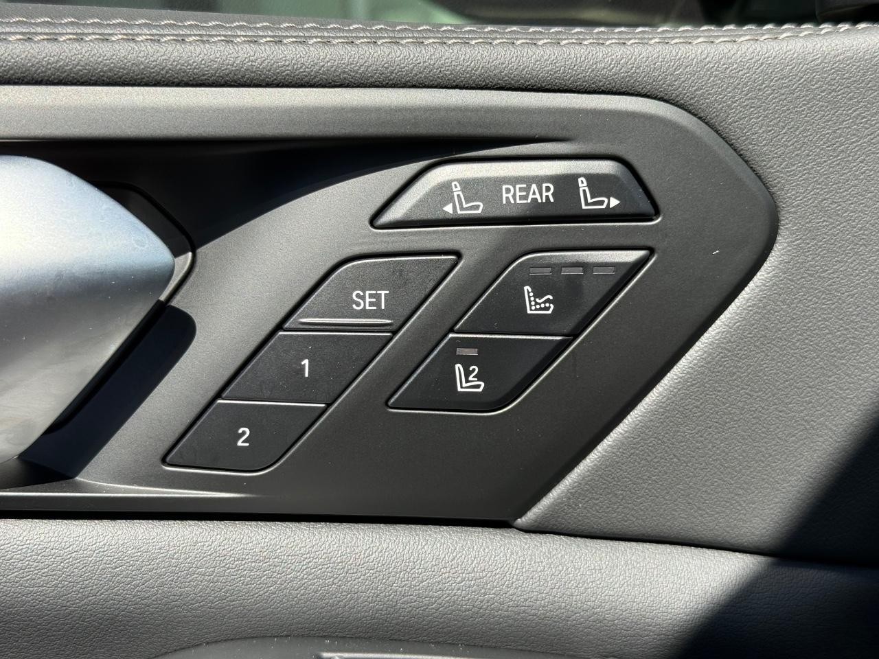 BMW X7 Vehicle Image 16