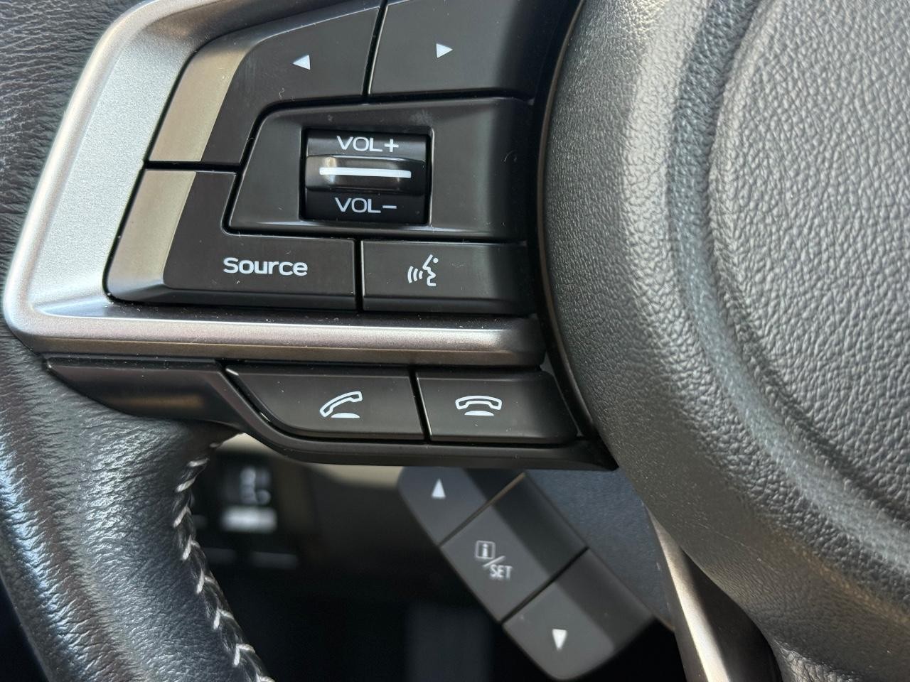 Subaru Ascent Vehicle Image 16
