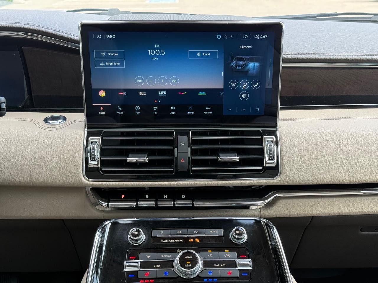 Lincoln Navigator Vehicle Image 13