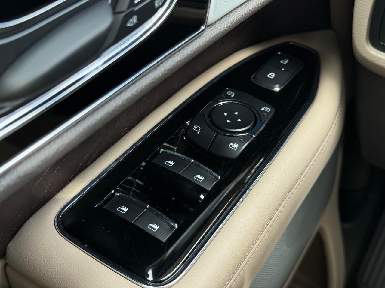 Lincoln Navigator Vehicle Image 23