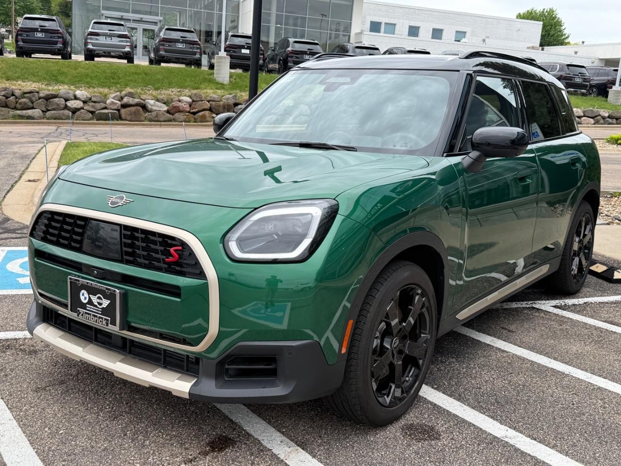 MINI Countryman Vehicle Image 08