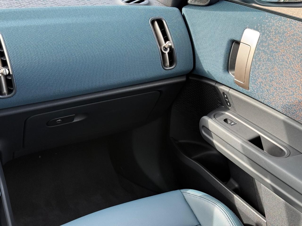 MINI Countryman Vehicle Image 15