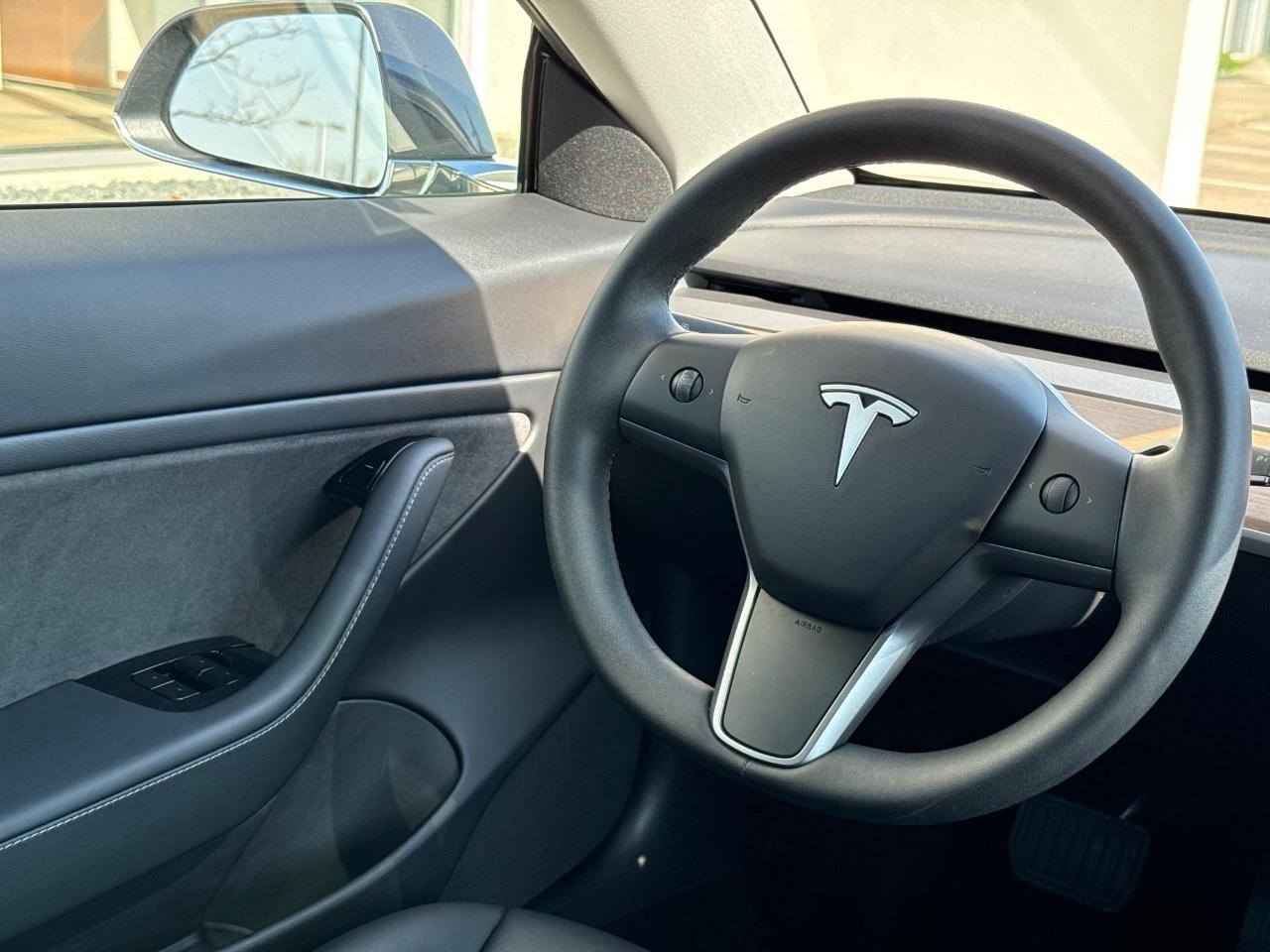 Tesla Model 3 Vehicle Image 13