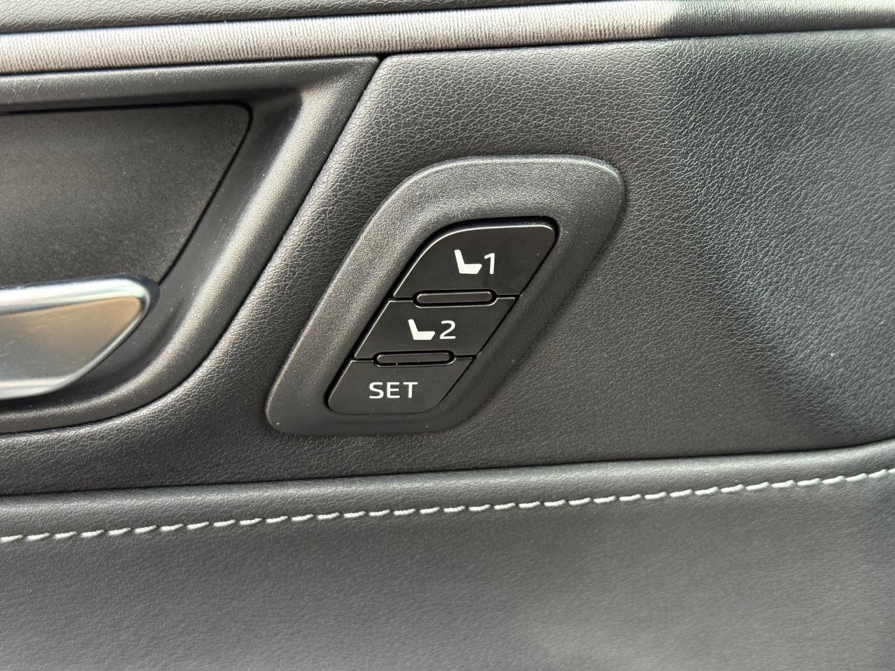 Toyota Venza Vehicle Image 16