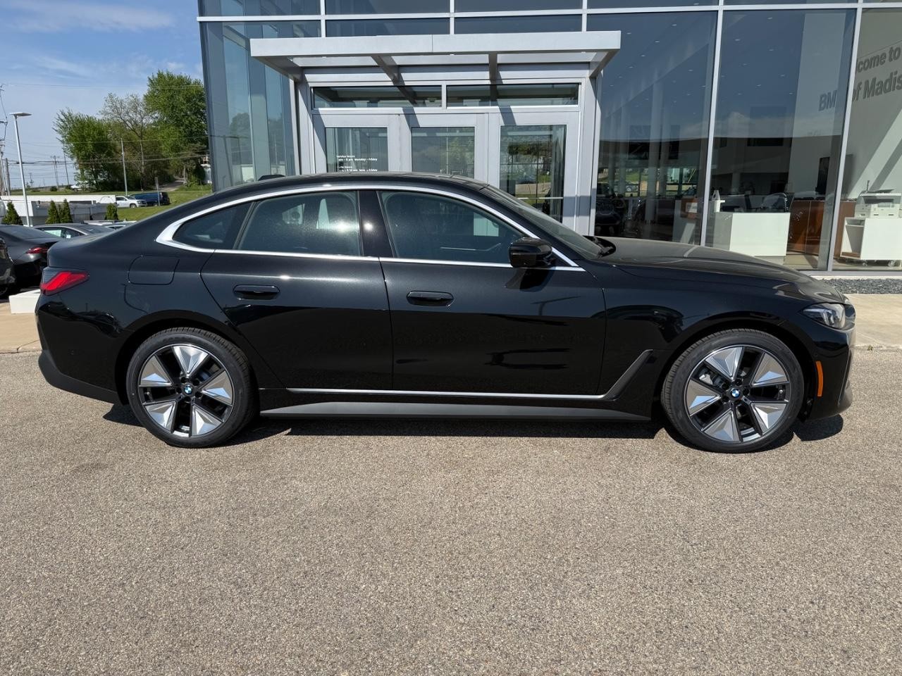BMW i4 Vehicle Image 02