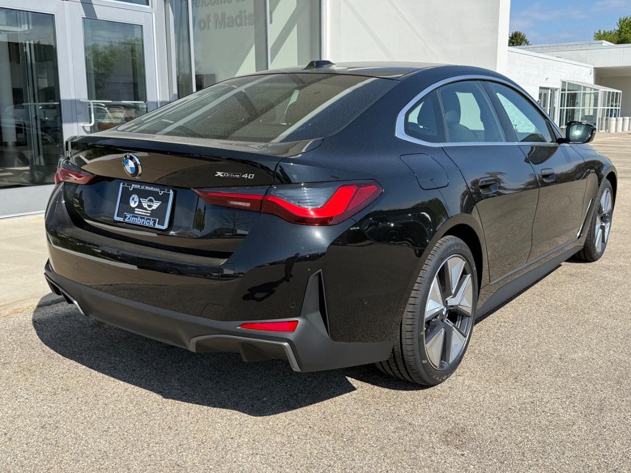 BMW i4 Vehicle Image 03