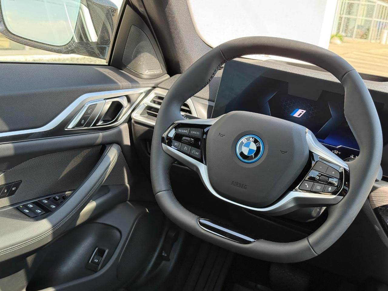 BMW i4 Vehicle Image 09