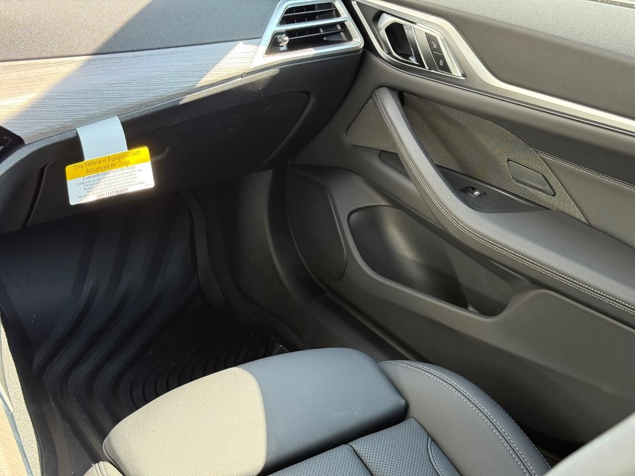 BMW i4 Vehicle Image 11