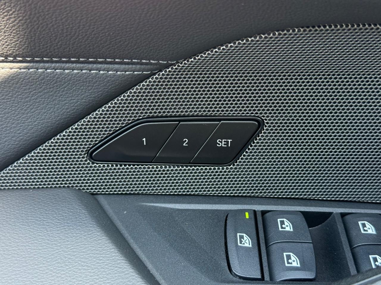 BMW i4 Vehicle Image 12