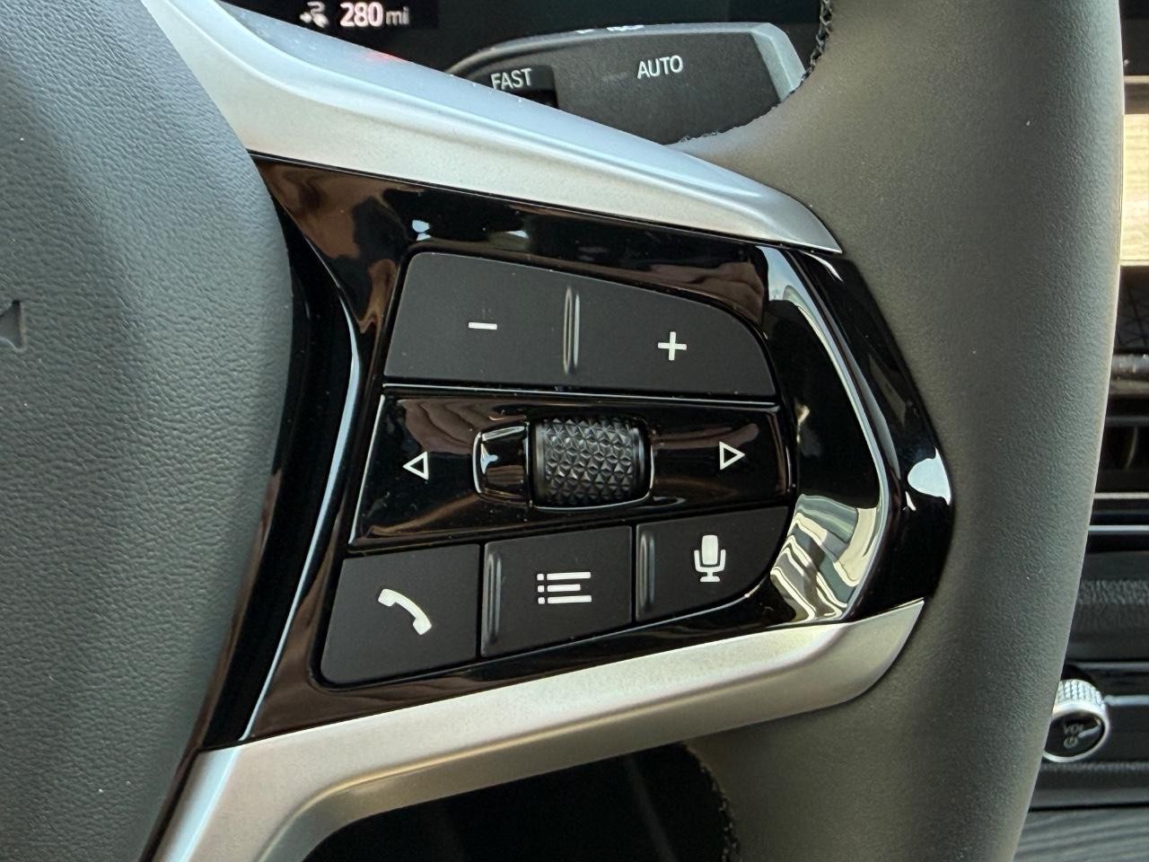 BMW i4 Vehicle Image 14