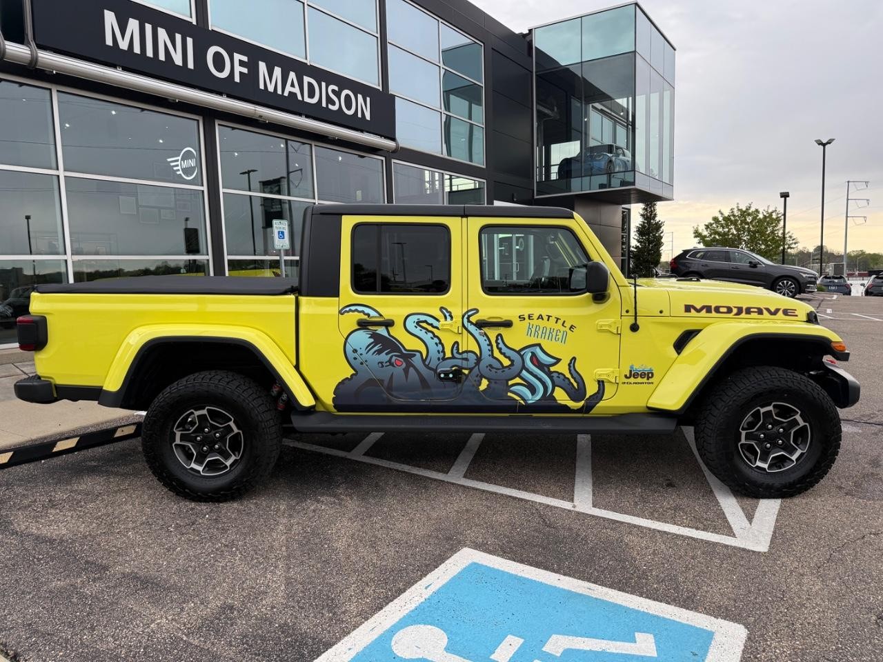 Jeep Gladiator Vehicle Image 02