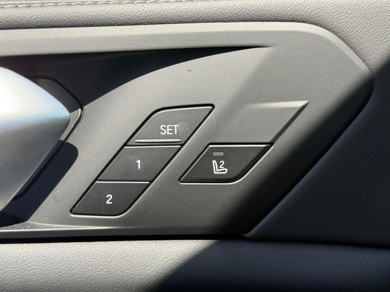 BMW X5 Vehicle Image 16