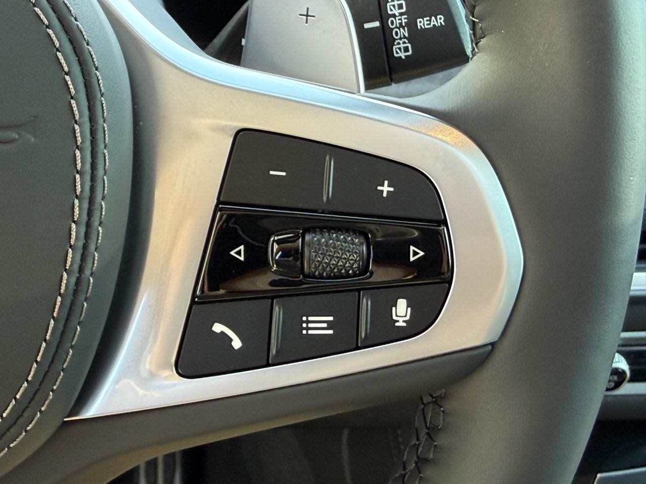 BMW X5 Vehicle Image 18