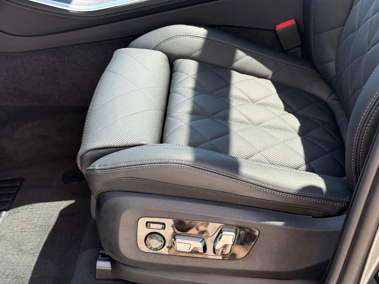 BMW X5 Vehicle Image 21