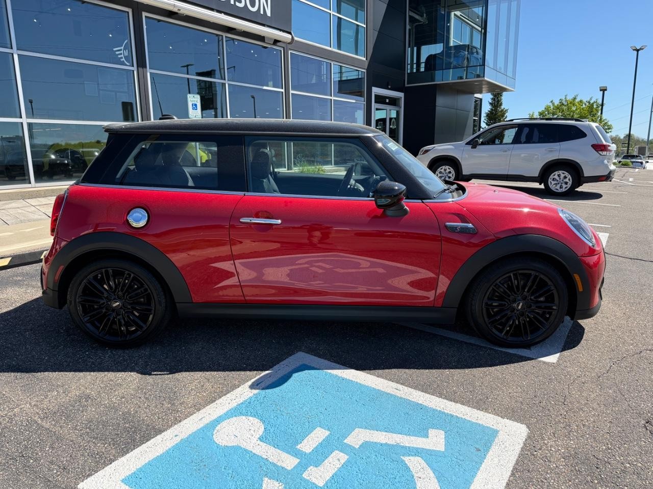 MINI Hardtop 2 Door Vehicle Image 02