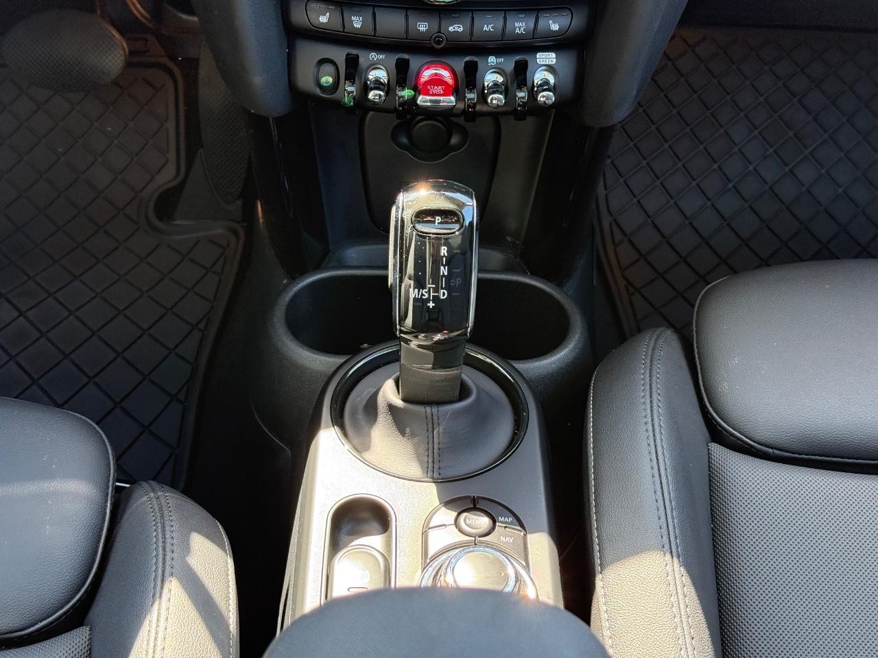 MINI Hardtop 2 Door Vehicle Image 13