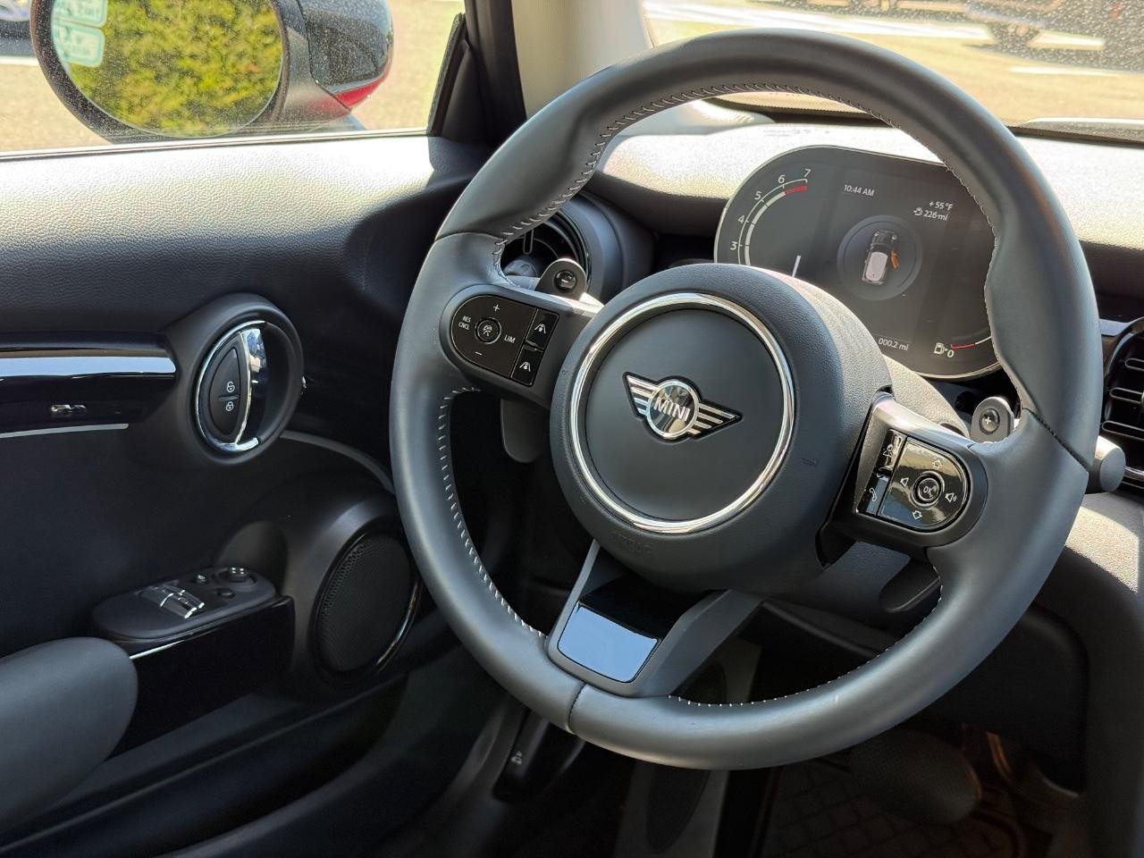 MINI Hardtop 2 Door Vehicle Image 14