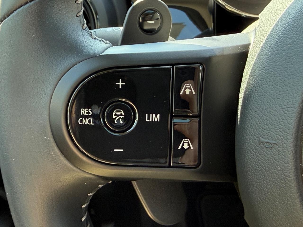 MINI Hardtop 2 Door Vehicle Image 16