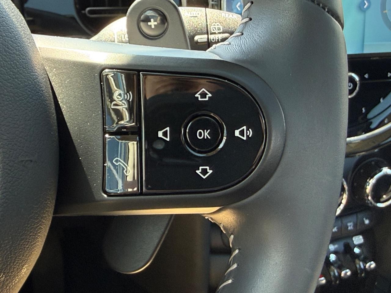 MINI Hardtop 2 Door Vehicle Image 17
