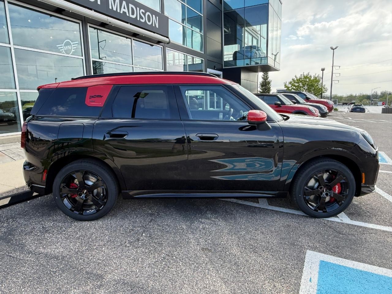 MINI Countryman Vehicle Image 02