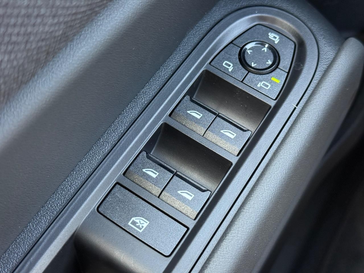 MINI Countryman Vehicle Image 15