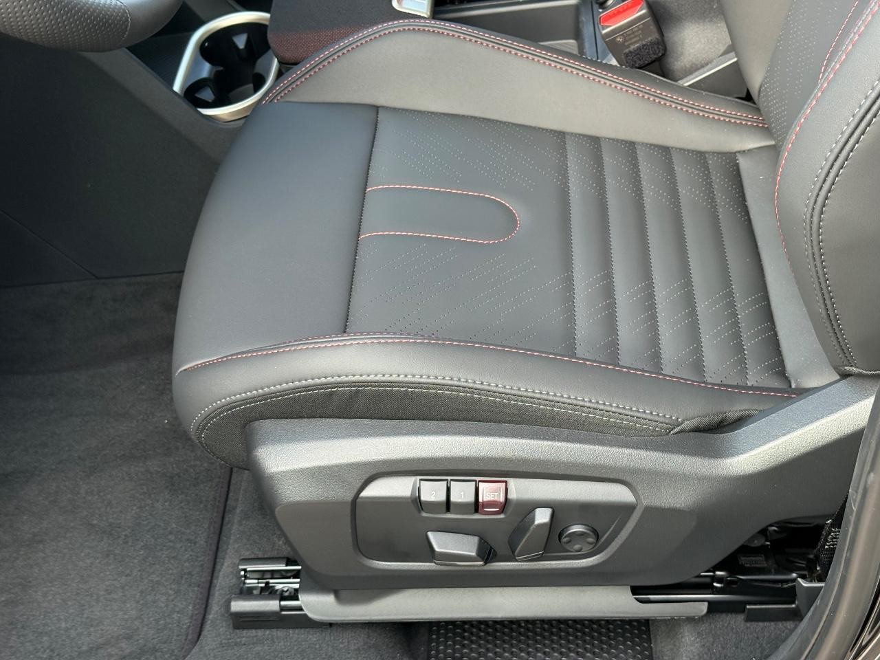 MINI Countryman Vehicle Image 16