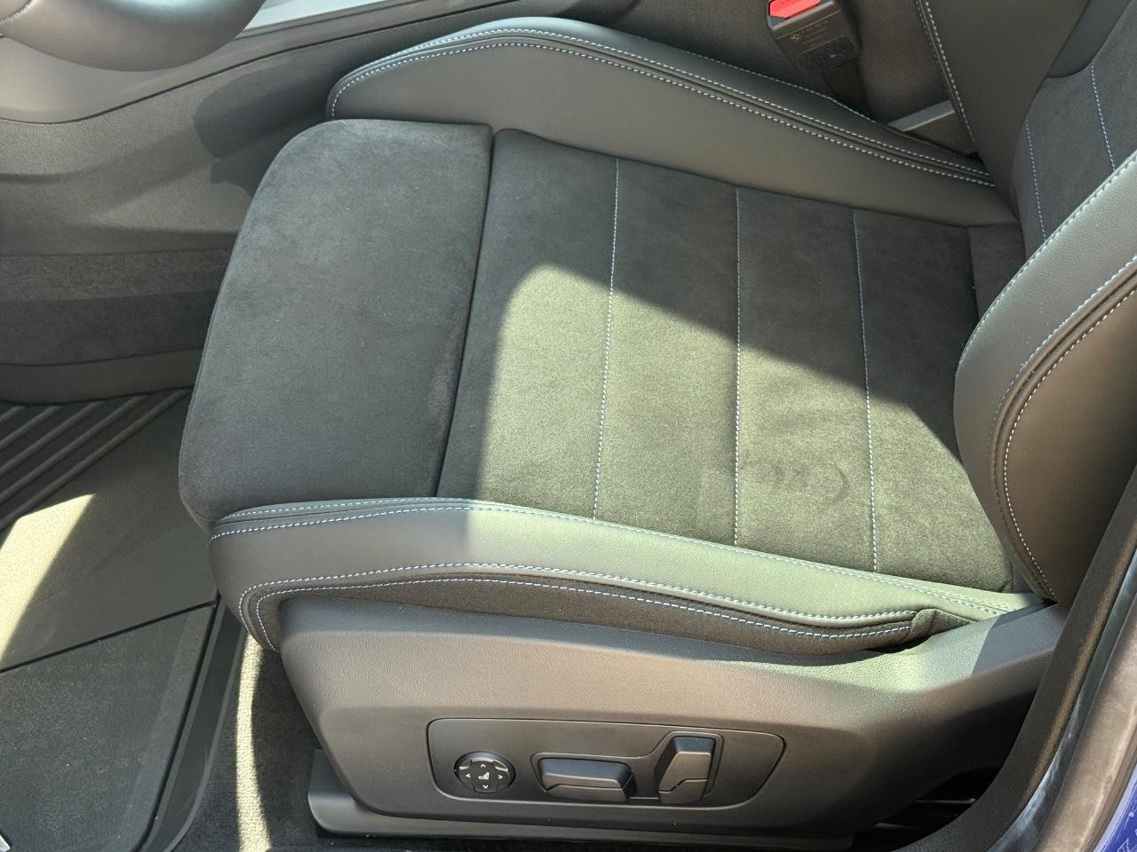 BMW 2 Series Vehicle Image 17