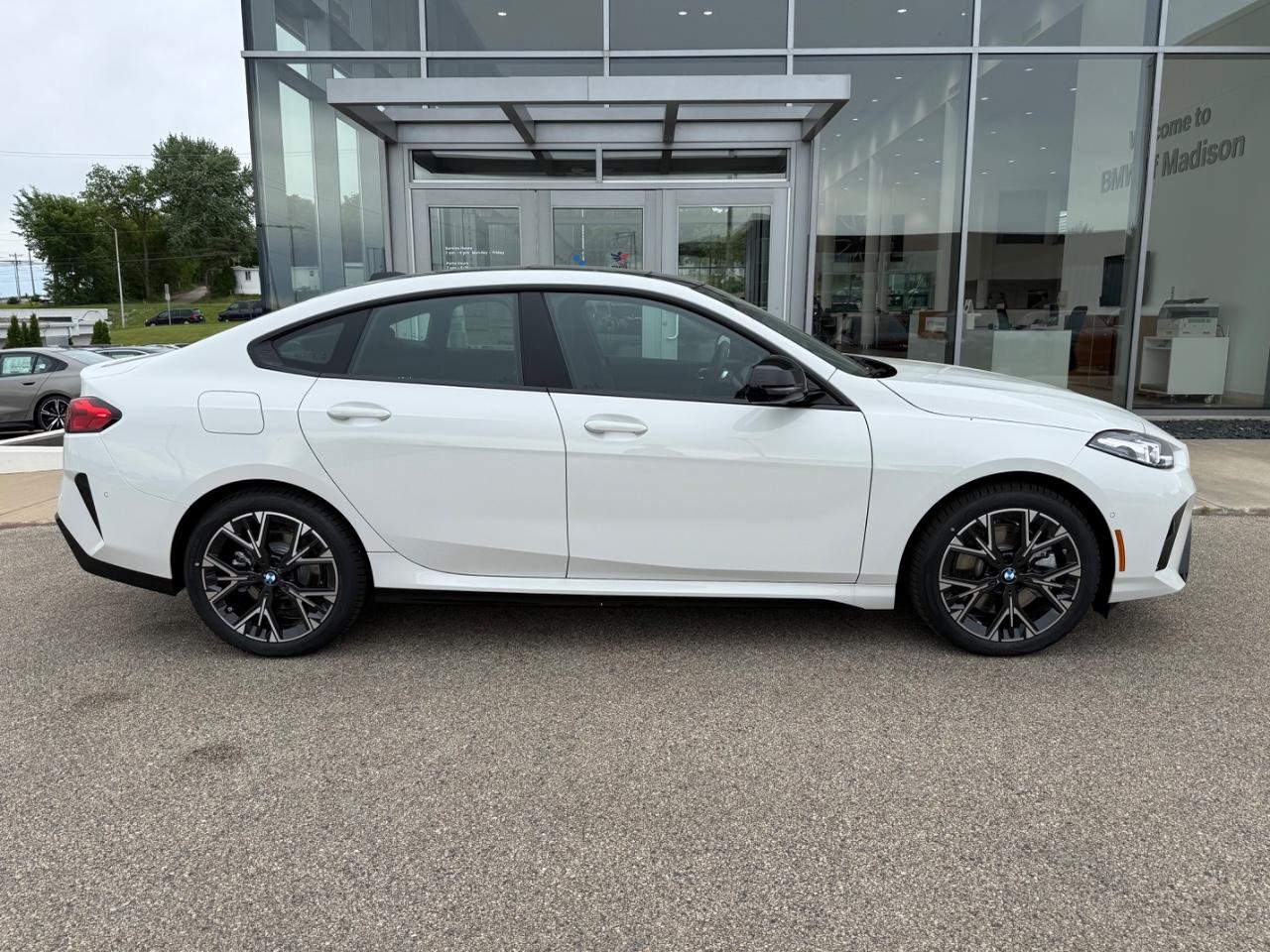 BMW 2 Series Vehicle Image 02