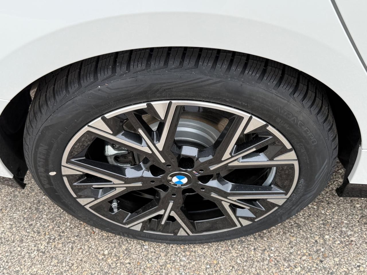 BMW 2 Series Vehicle Image 04