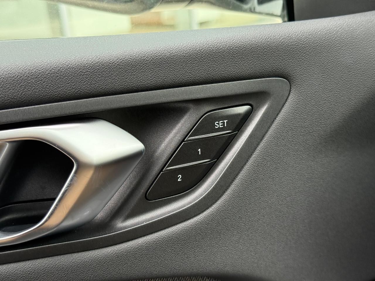 BMW 2 Series Vehicle Image 11