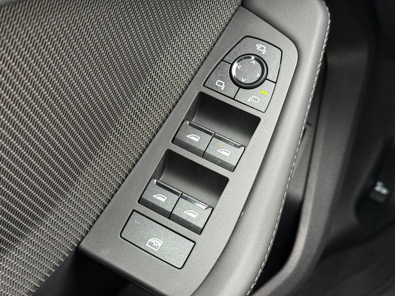 BMW 2 Series Vehicle Image 16