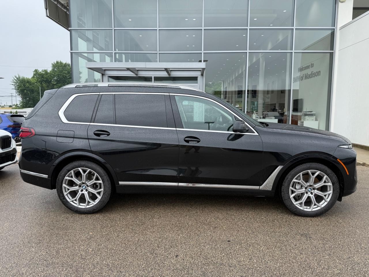 BMW X7 Vehicle Image 02