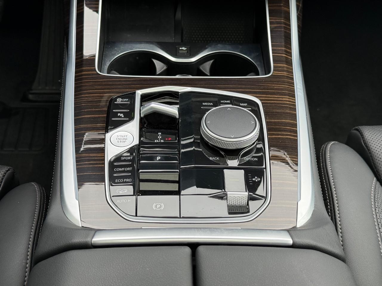 BMW X7 Vehicle Image 13