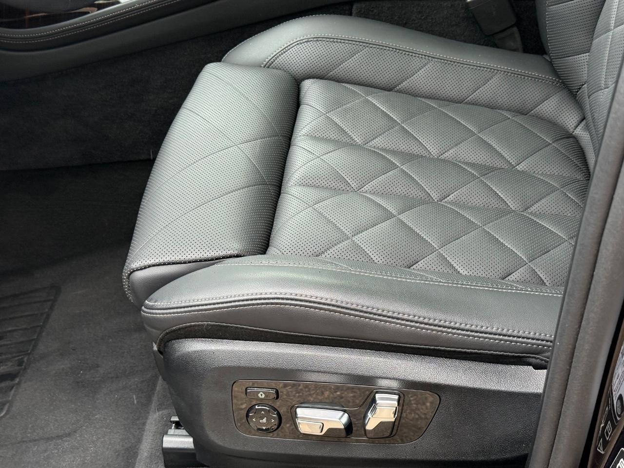 BMW X7 Vehicle Image 24