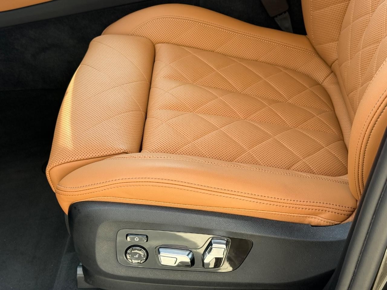 BMW X5 Vehicle Image 23