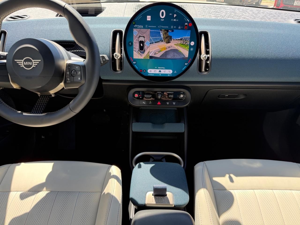 MINI Countryman Vehicle Image 12