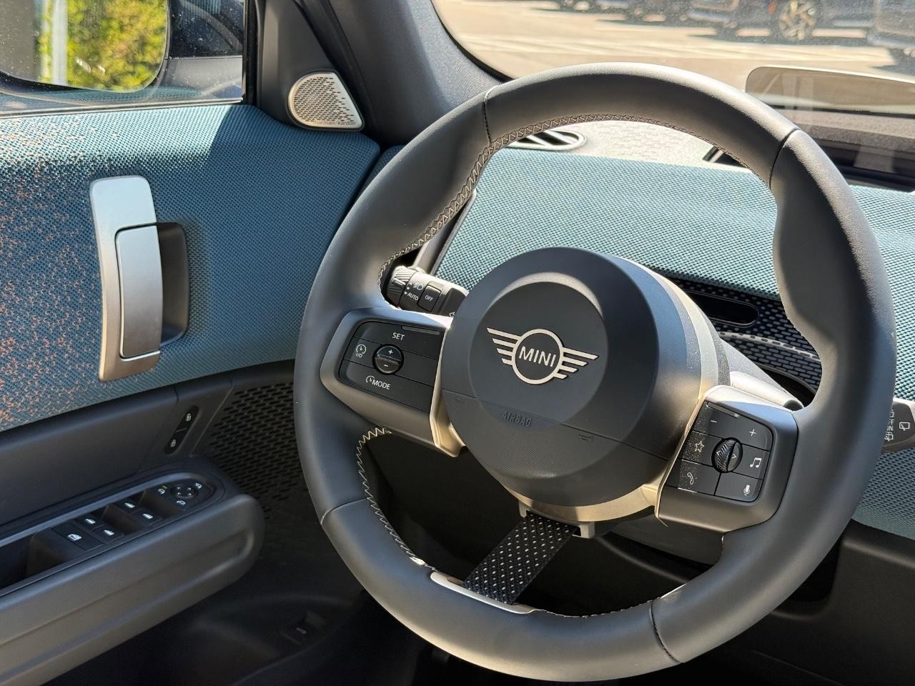 MINI Countryman Vehicle Image 15