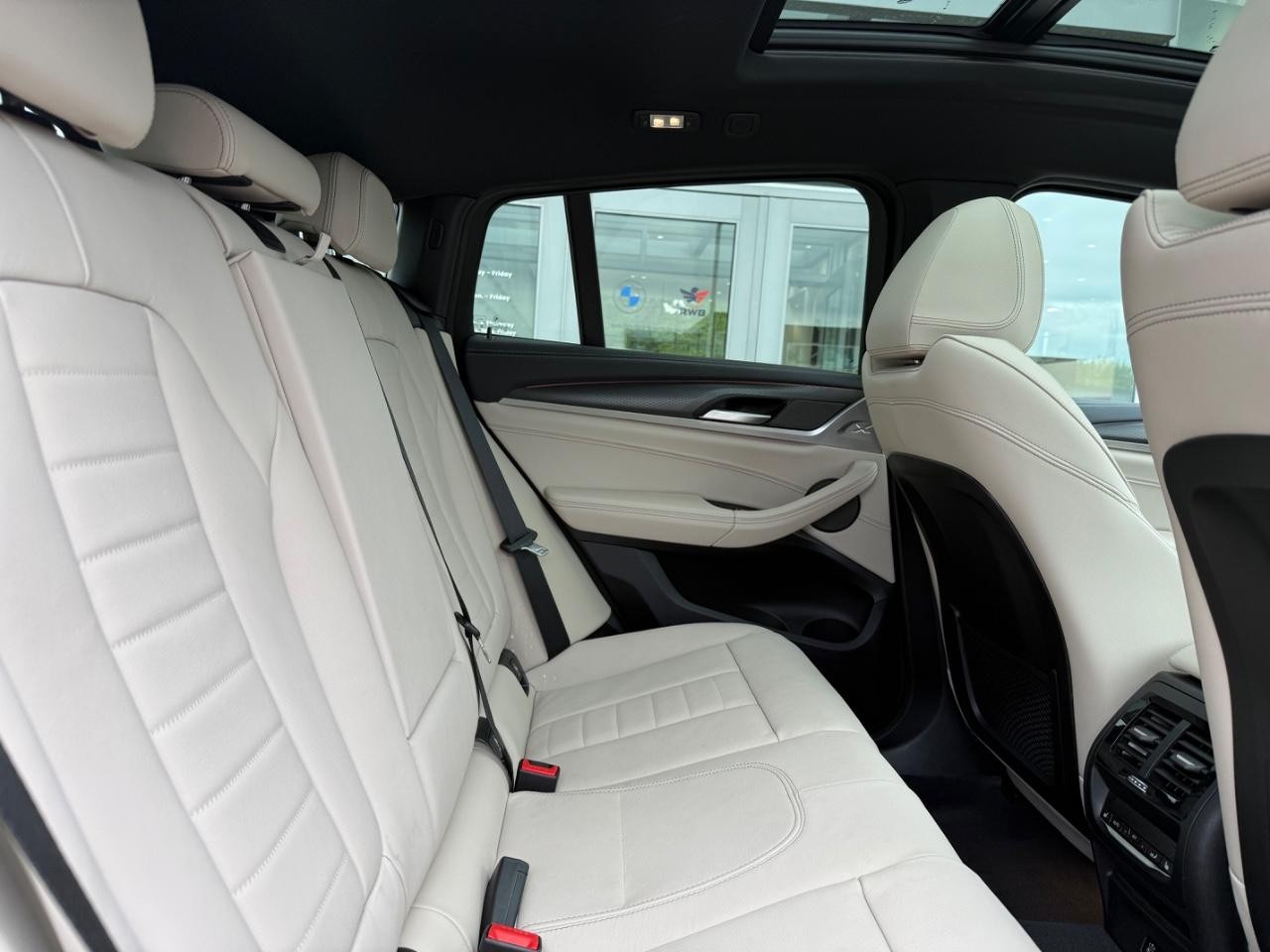 BMW X4 Vehicle Image 10