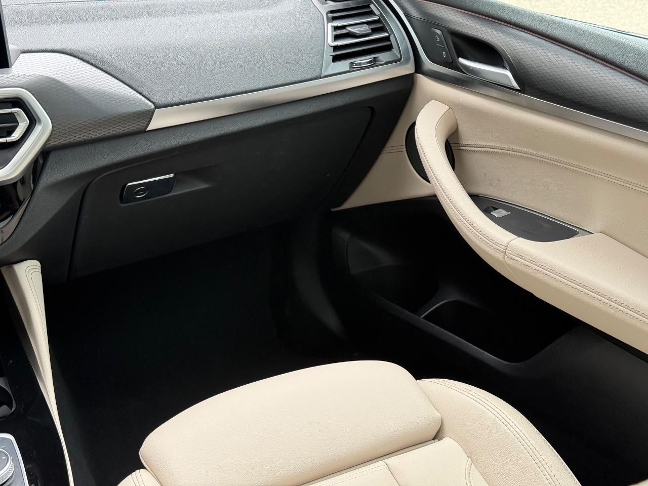 BMW X4 Vehicle Image 15