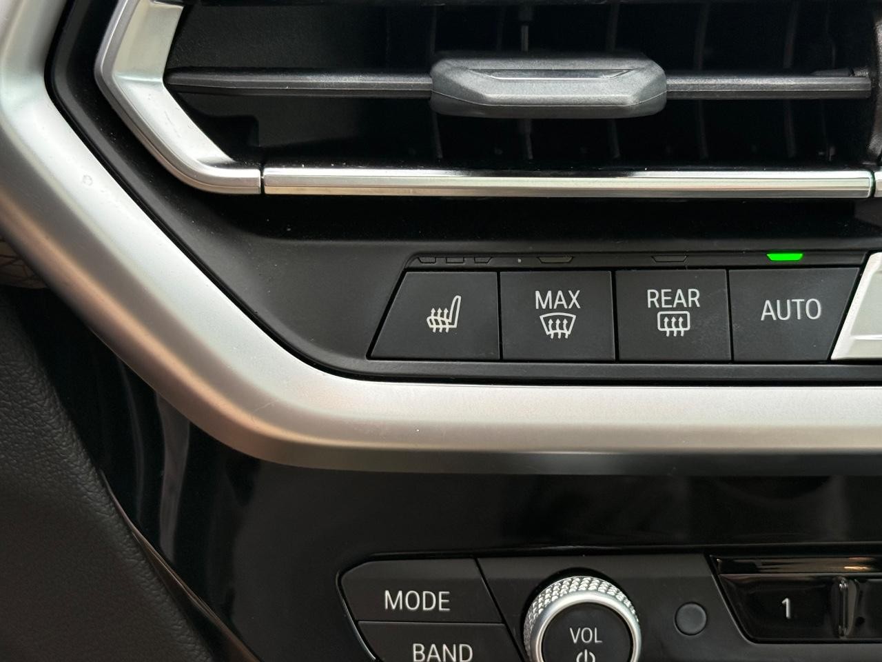 BMW X4 Vehicle Image 22