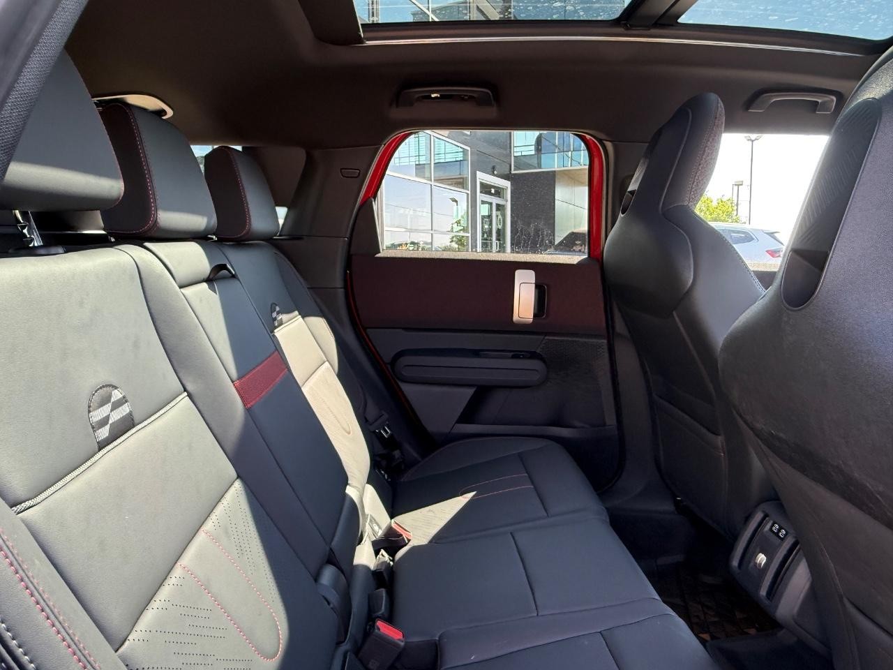 MINI Countryman Vehicle Image 10